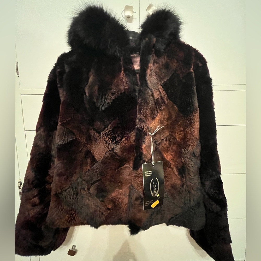Gorgeous Sheared Beaver Coat with fox. Brand NWT. Size small or medium.